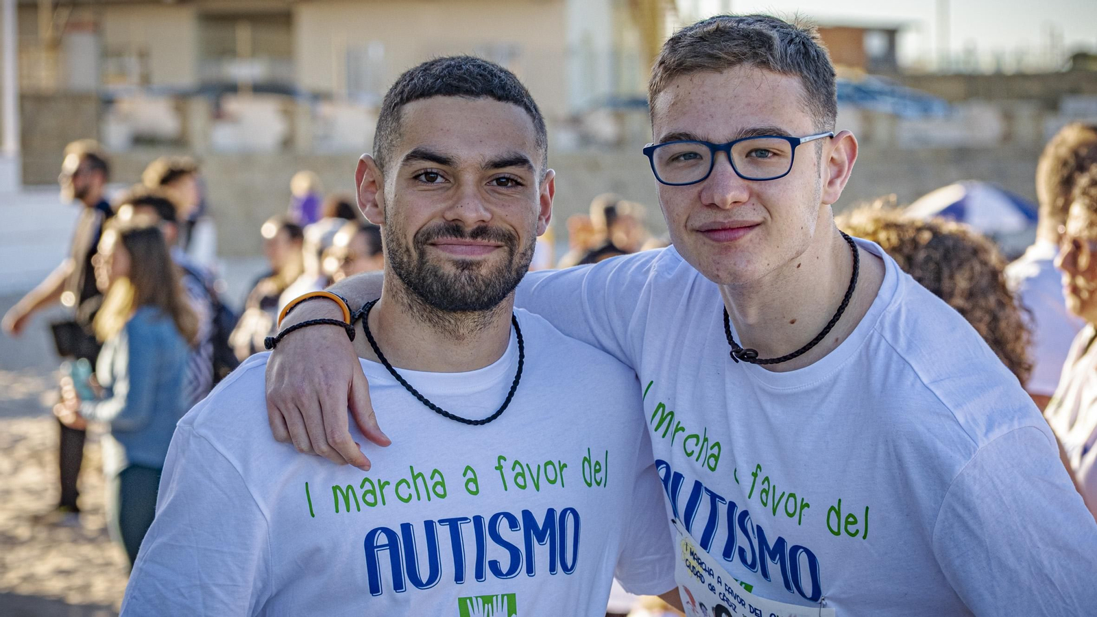 Búscate entre las imágenes de la  ‘I Marcha a favor del autismo’ en Cádiz