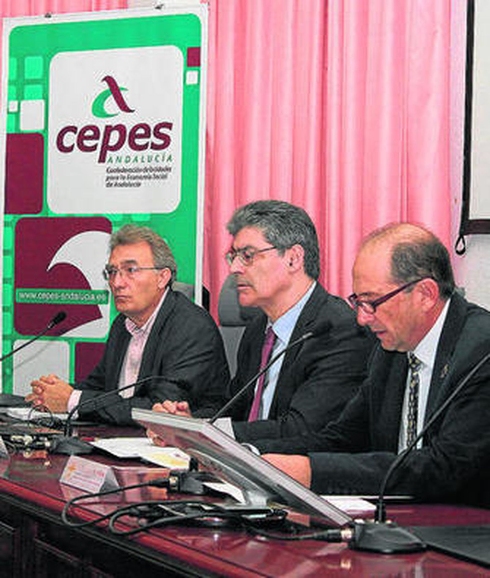 Un instante de la inauguración de las jornadas de Cepes, ayer.