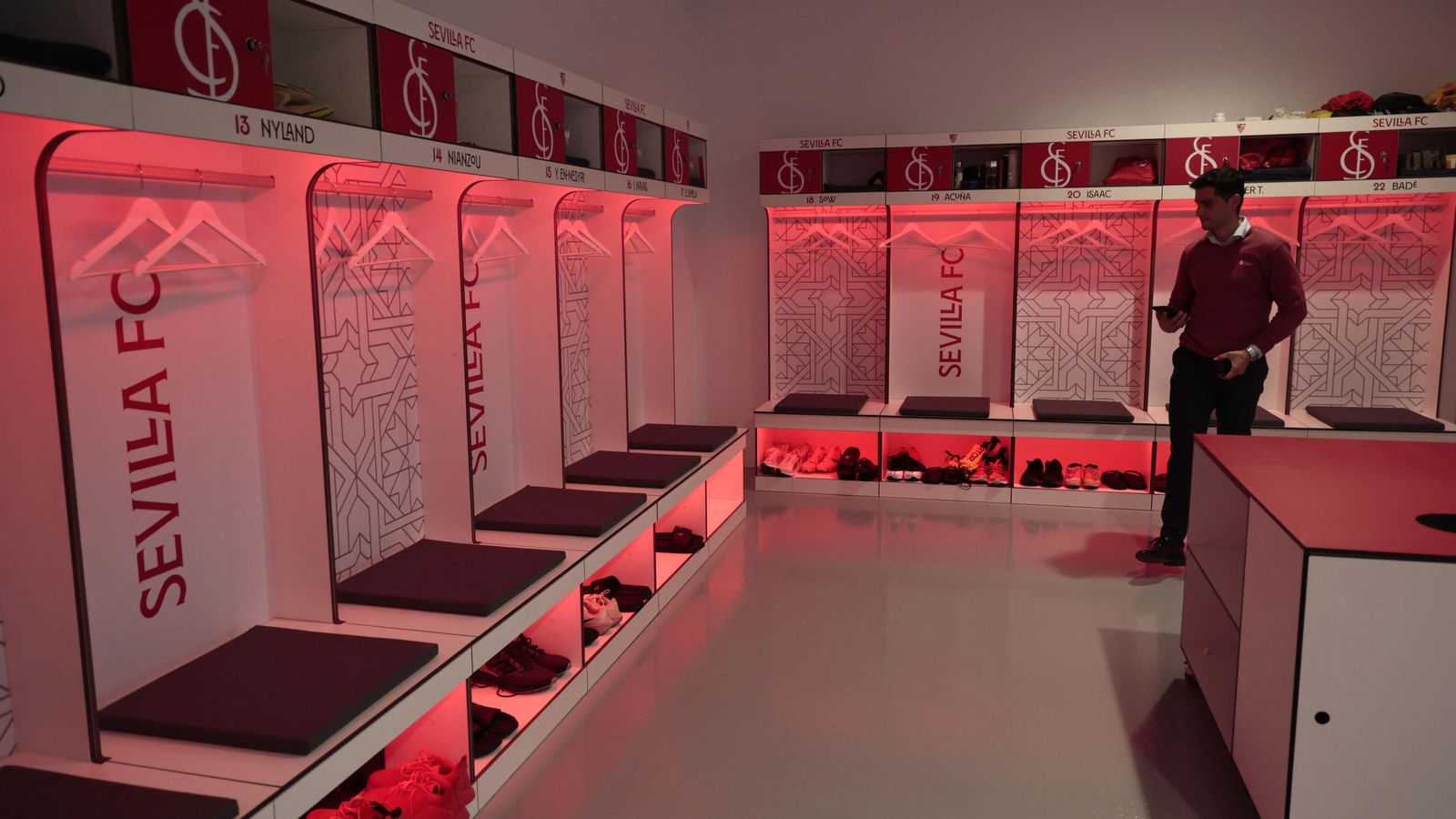 Imagen del vestuario del primer equipo en el nuevo edificio.