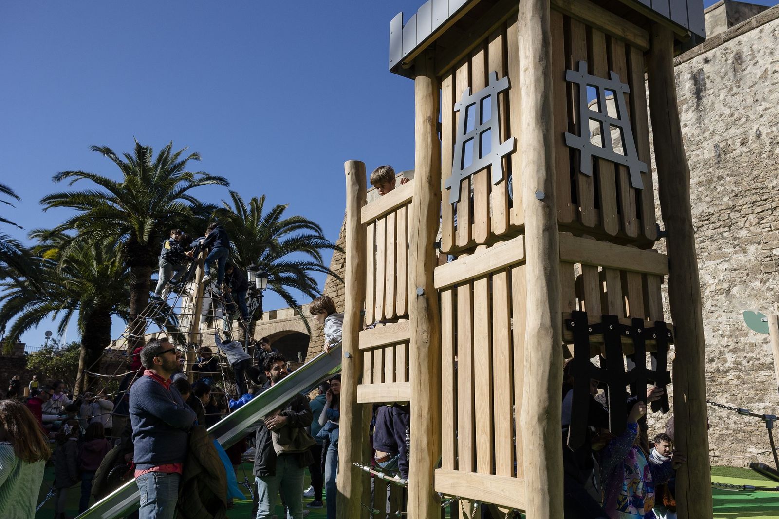 Las imágenes de la inauguración del nuevo espacio infantil en el foso del Pelícano