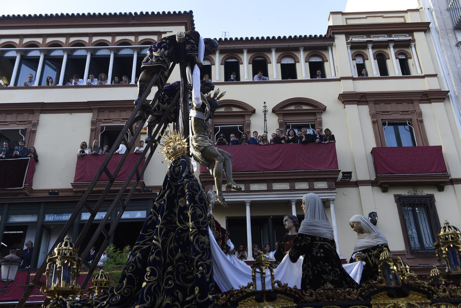Las imágenes del Santo Entierro Grande por la Campana