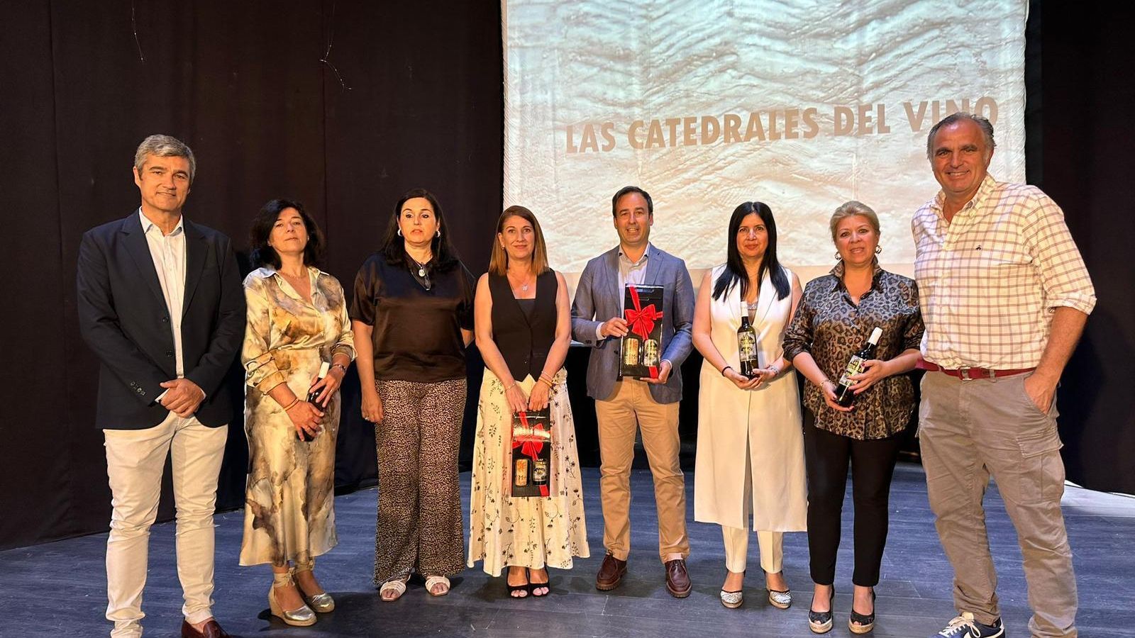 Presentación del cortometraje 'Las catedrales del Vino' de alumnos de primaria del CEIP Manuel Pérez. Presentación del cortometraje 'Las catedrales del Vino' de alumnos de primaria del CEIP Manuel Pérez.