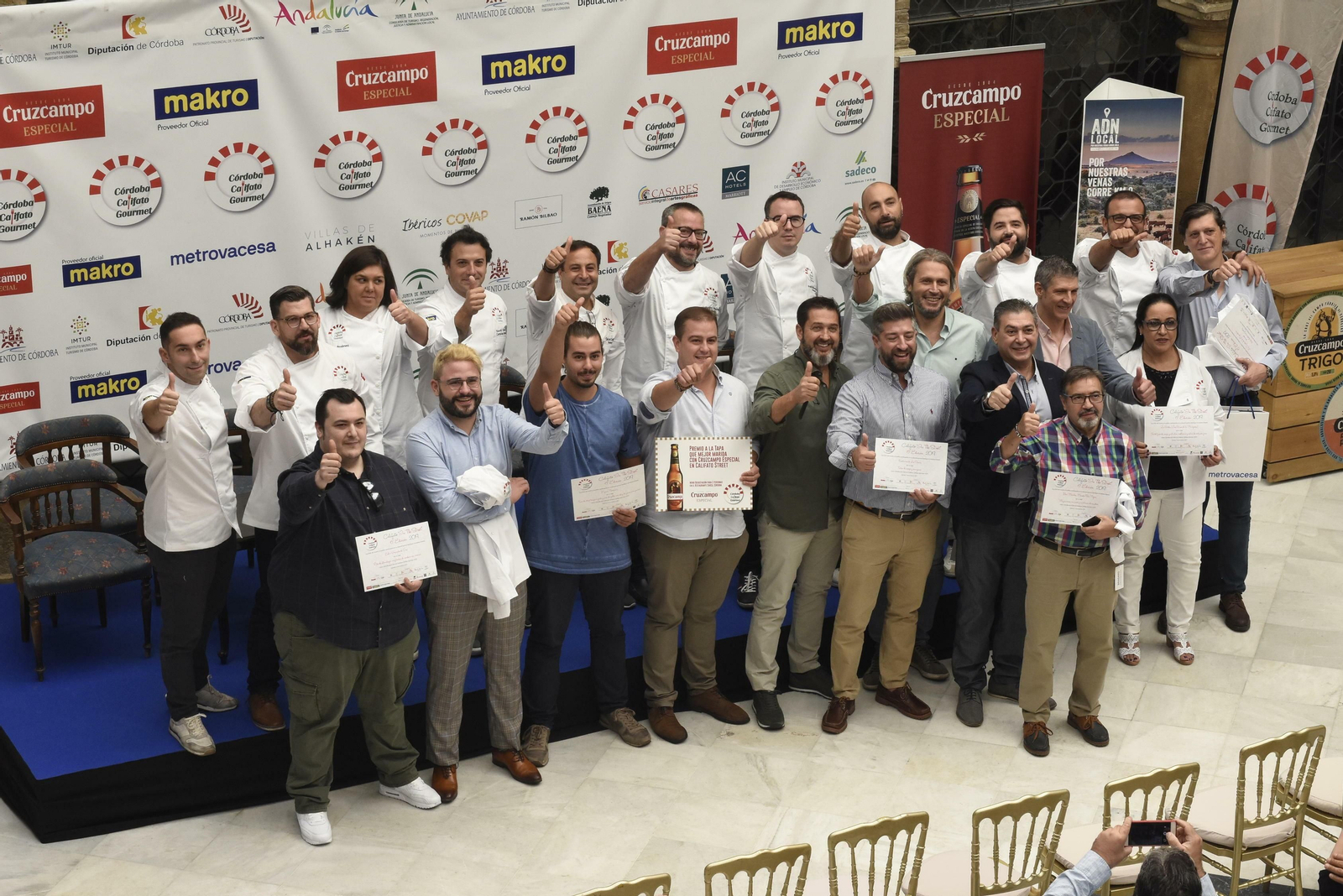Premiados de Córdoba Califato Gourmet 2019 junto a los chefs.