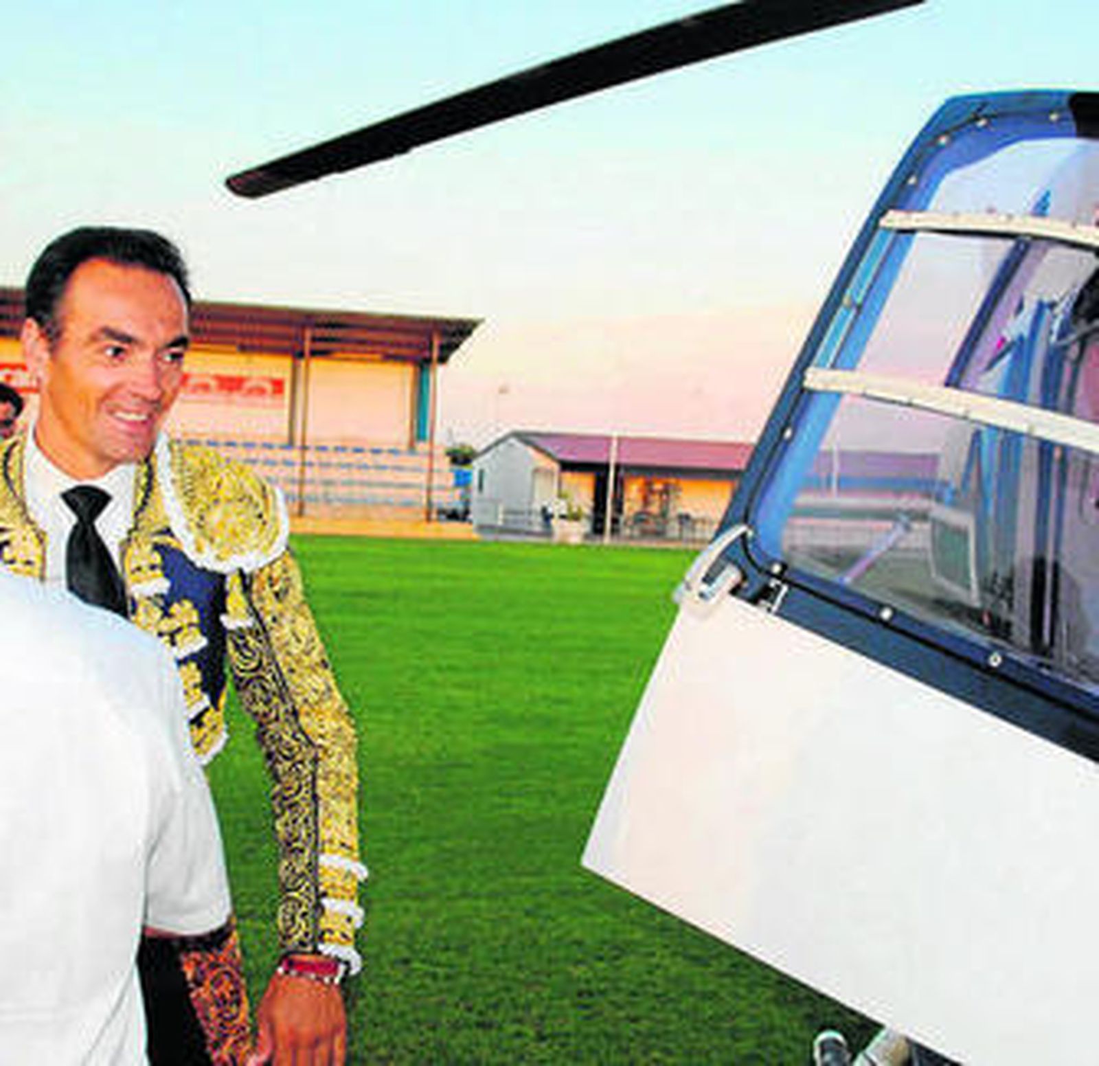 El sevillano El Cid llegó desde Huelva a El Puerto en helicóptero.