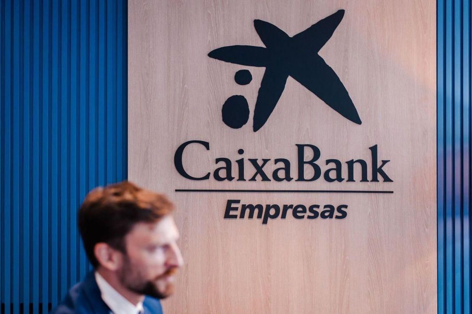 Logo de CaixaBank Empresas, donde la entidad pone a disposición un modelo de gestión financiera adaptada a las necesidades de las compañías.