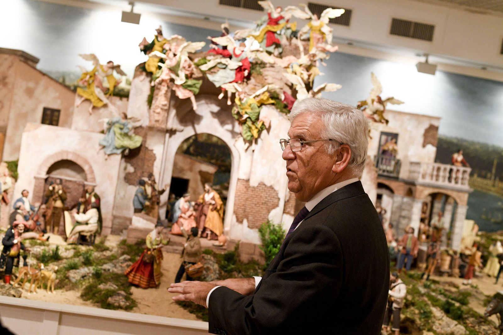 Así son los 130 belenes del mundo de Puerta Real en Granada