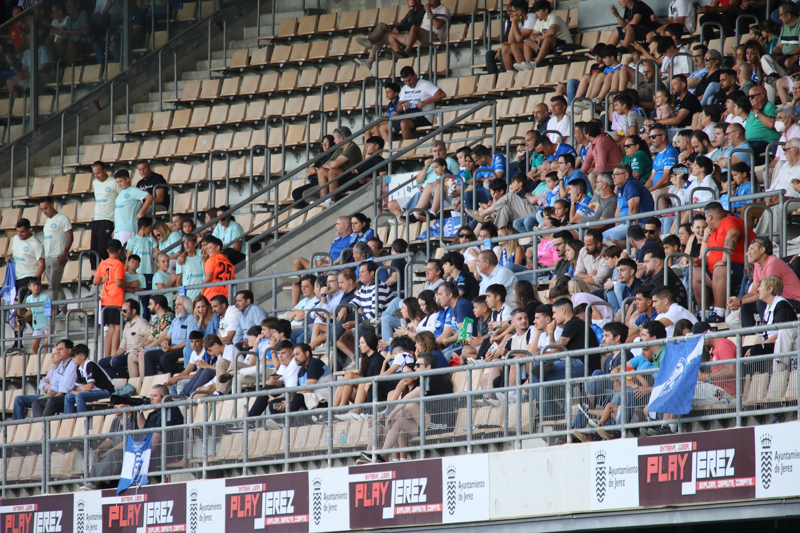 Búscate en el partido entre el Xerez DFC y Ceuta B en Chapín