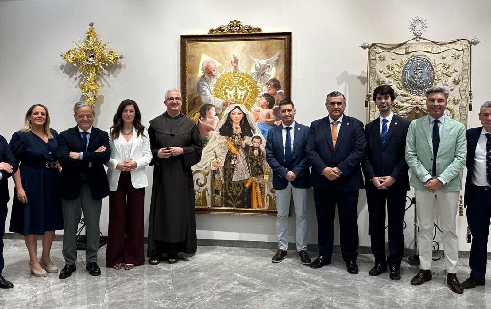 Las autoridades y organizadores, durante la presentación de la muestra.