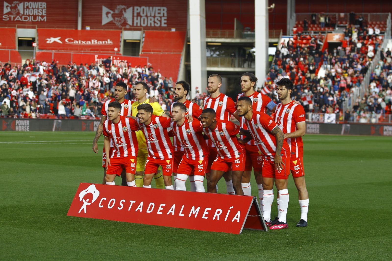 Imágenes del partido de fútbol U.D. Almería-Real Betis Balompié