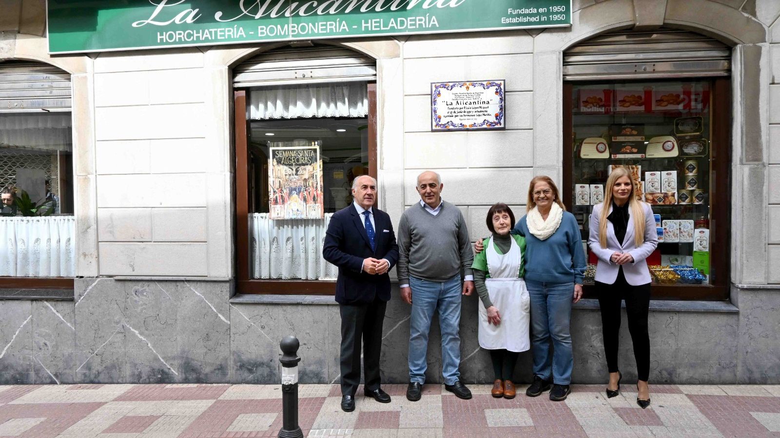Las autoridades y los comerciantes de La Alicantina.