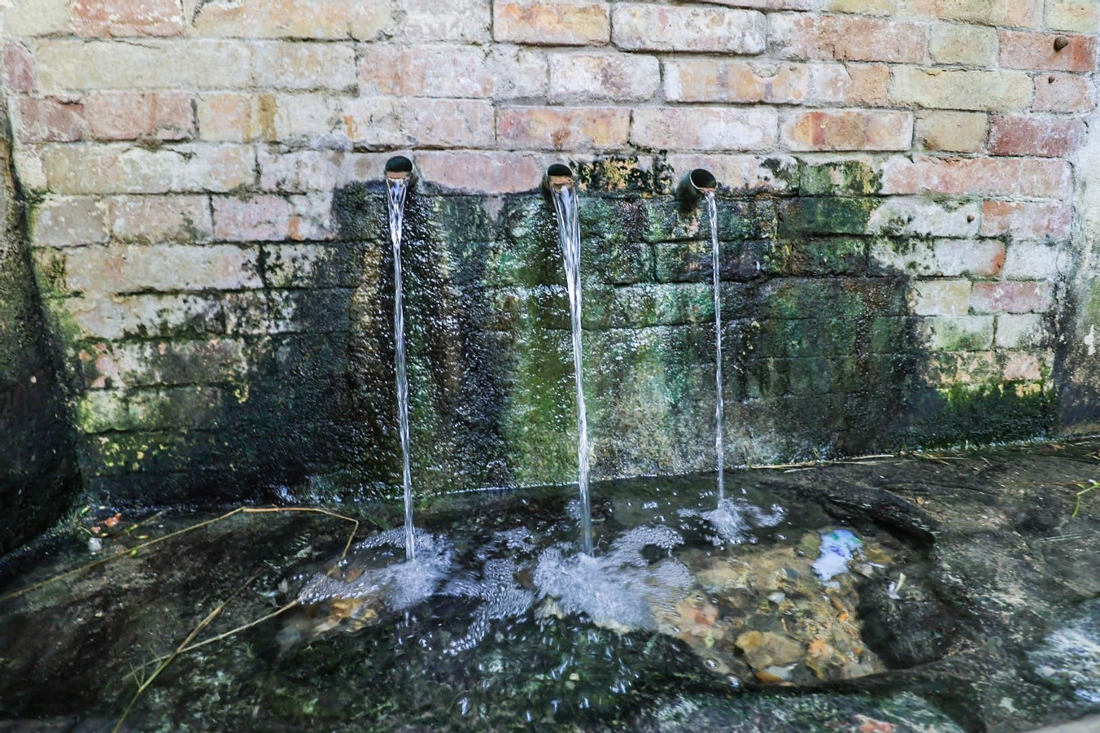 Imágenes de la presentación del libro 'Cuentos desde la Fuente Vieja', de Juan Manuel Siesdedos, Juan Villa y Bernardo Romero