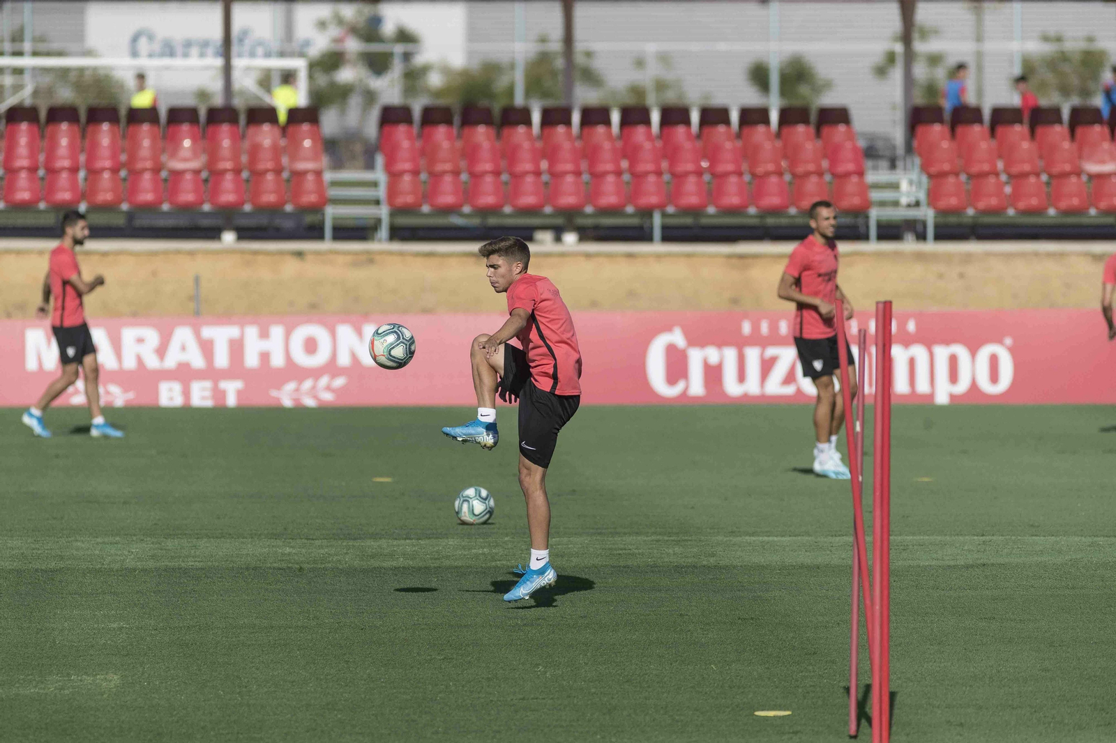 Pozo se ejercita en la ciudad deportiva del Sevilla.