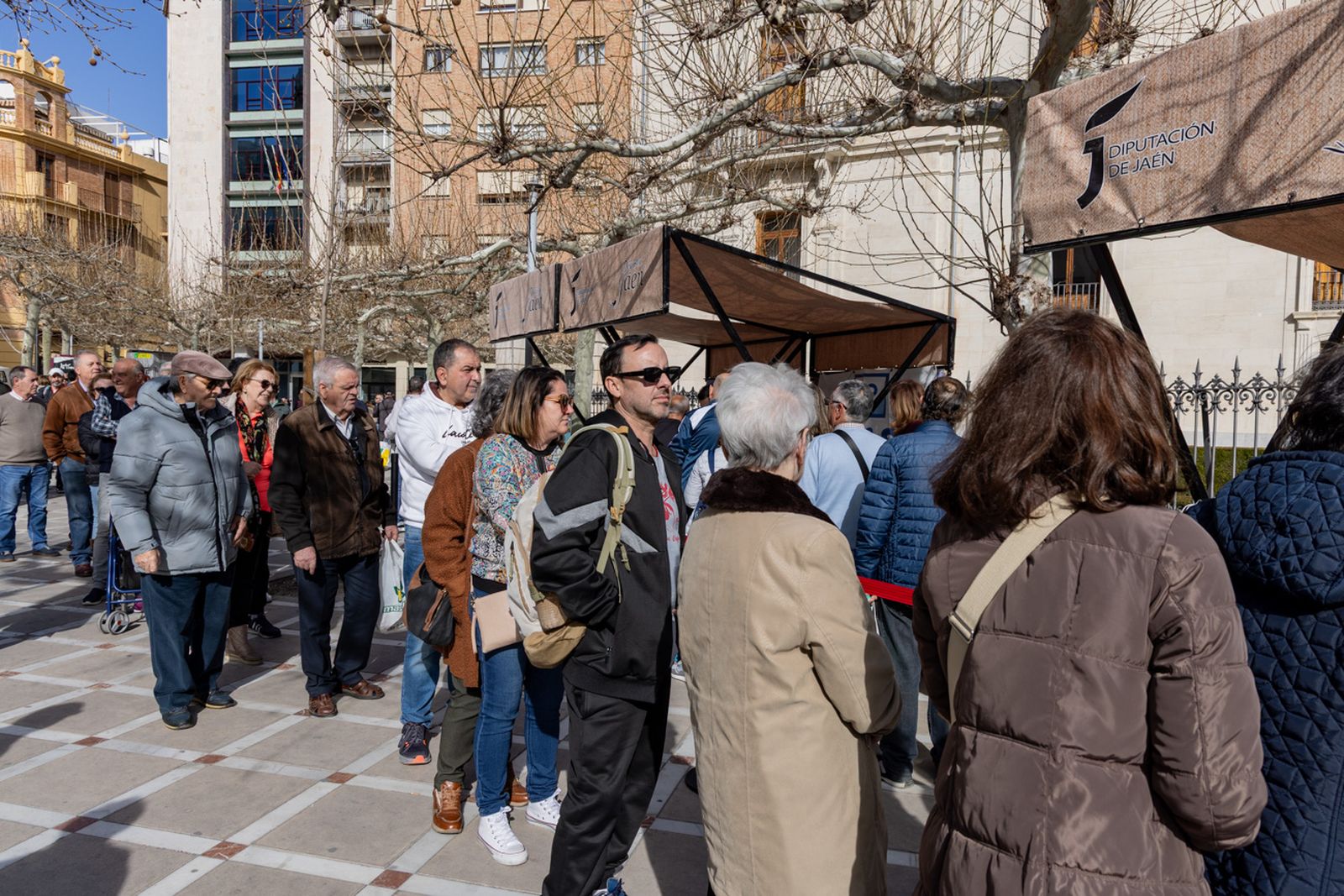Izado de la Bandera de Andalucía y en un desayuno molinero en Jaén