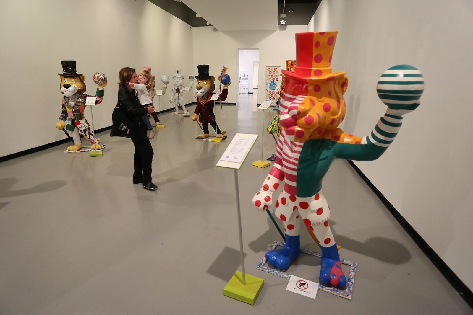 Las imágenes de la exposición 'La Vuelta de Willy Fog con Apadis'