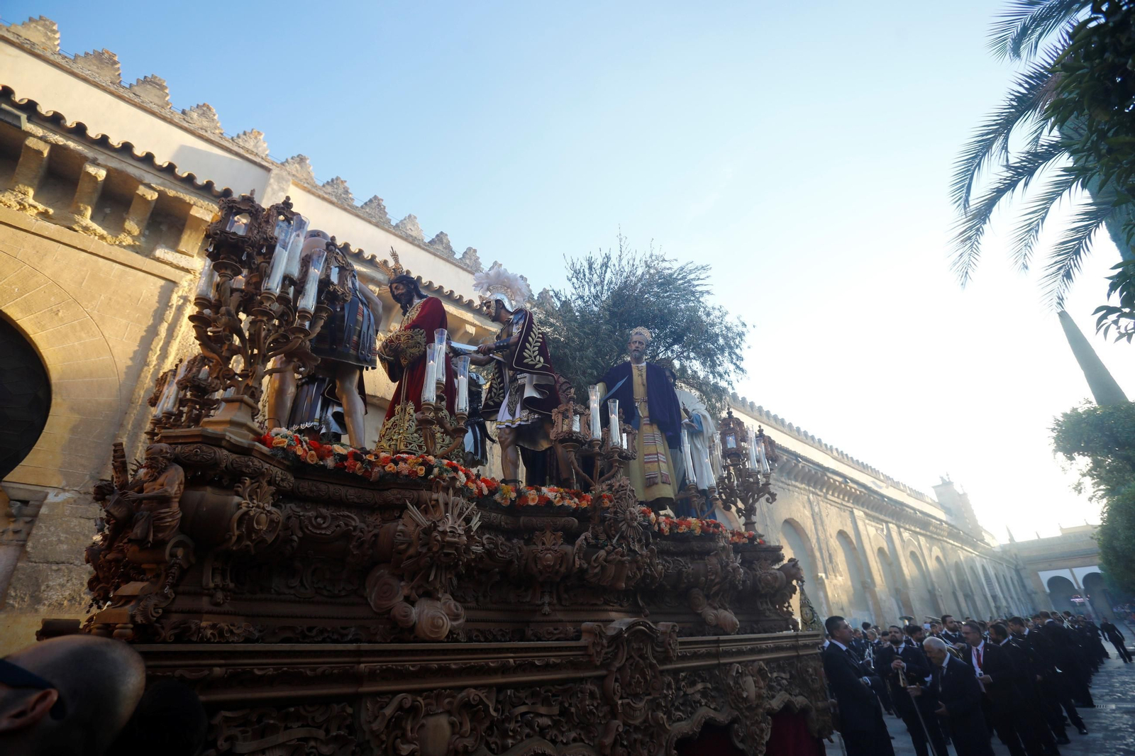 Las mejores fotos de los traslados de regreso de las hermandades tras el Magno Vía Crucis de Córdoba