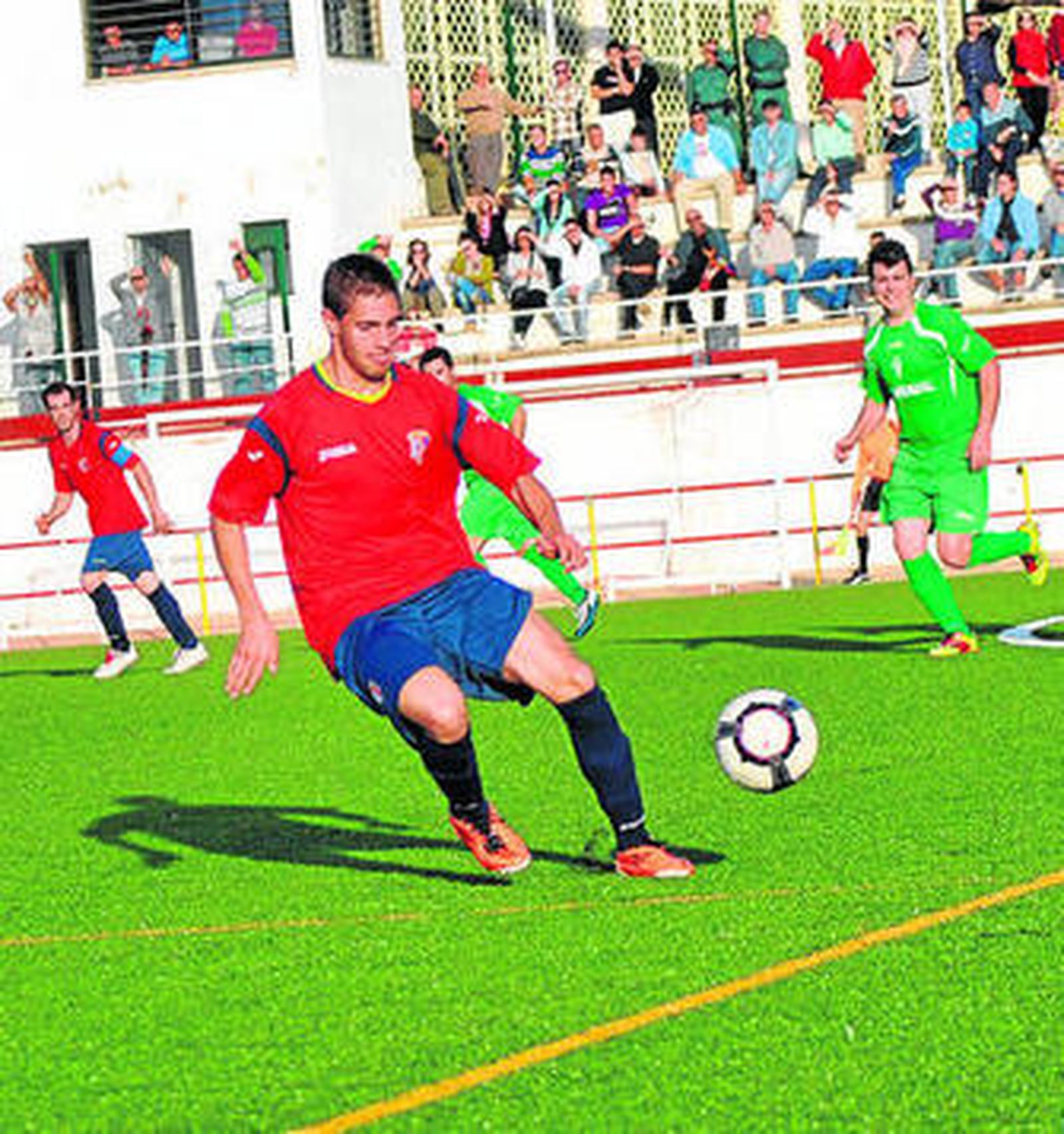 Zalamea y Alosno, durante el encuentro de la primera vuelta.