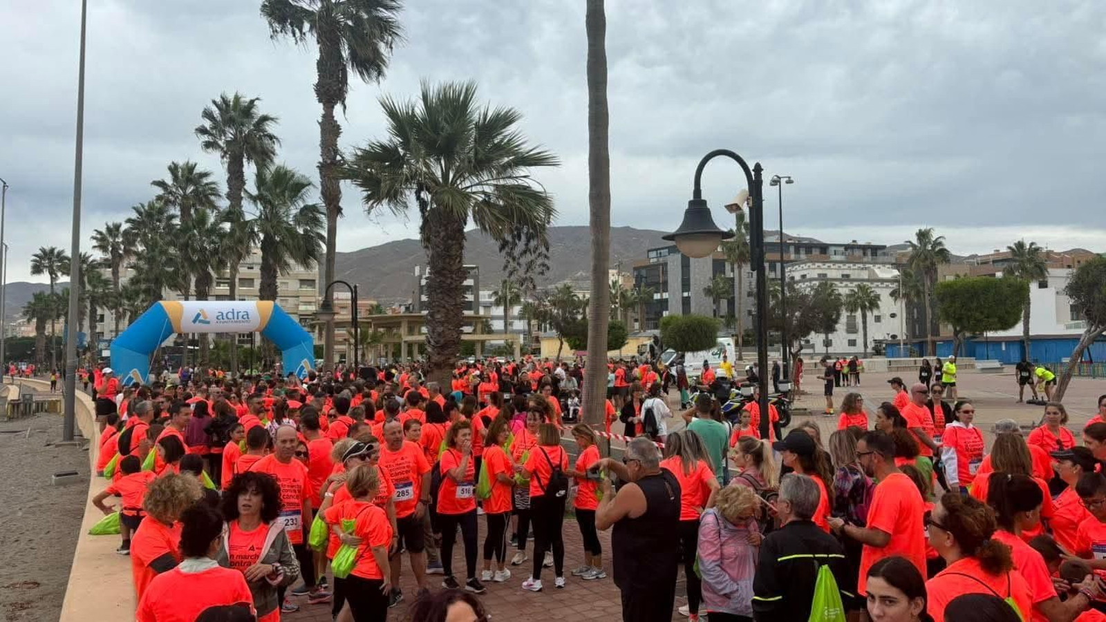 Adra se echó a la calle para correr por el cáncer