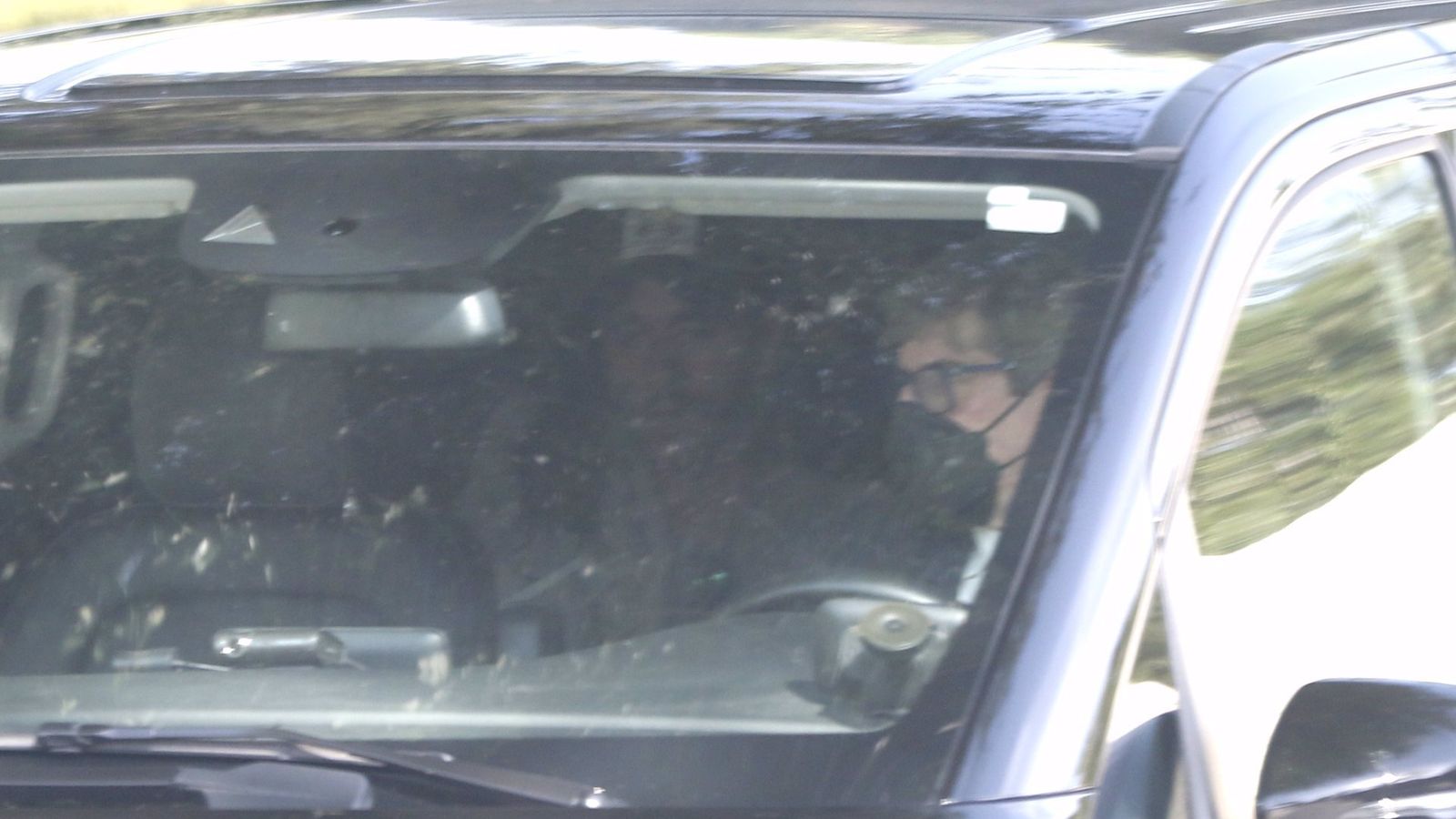 Enrique Iglesias abandona el domicilio familiar en Puerta del Hierro este lunes rumbo a Miami.