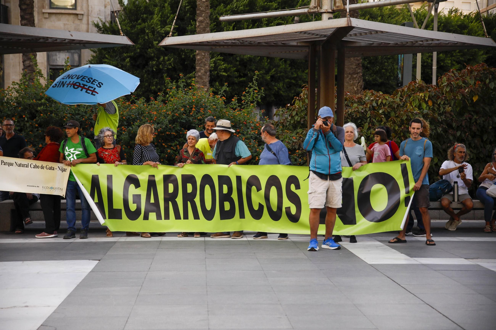 La manifestación "Genoveses sin hotel", en imágenes