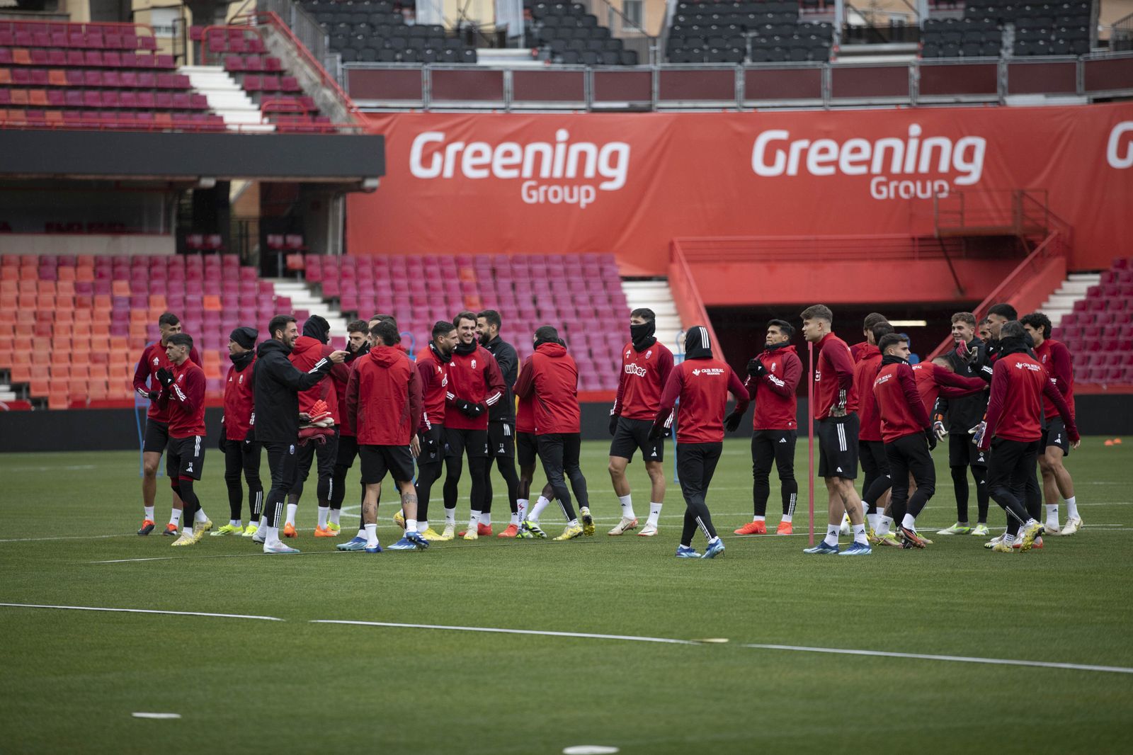 Las mejores imágenes del entrenamiento con público del Granada CF