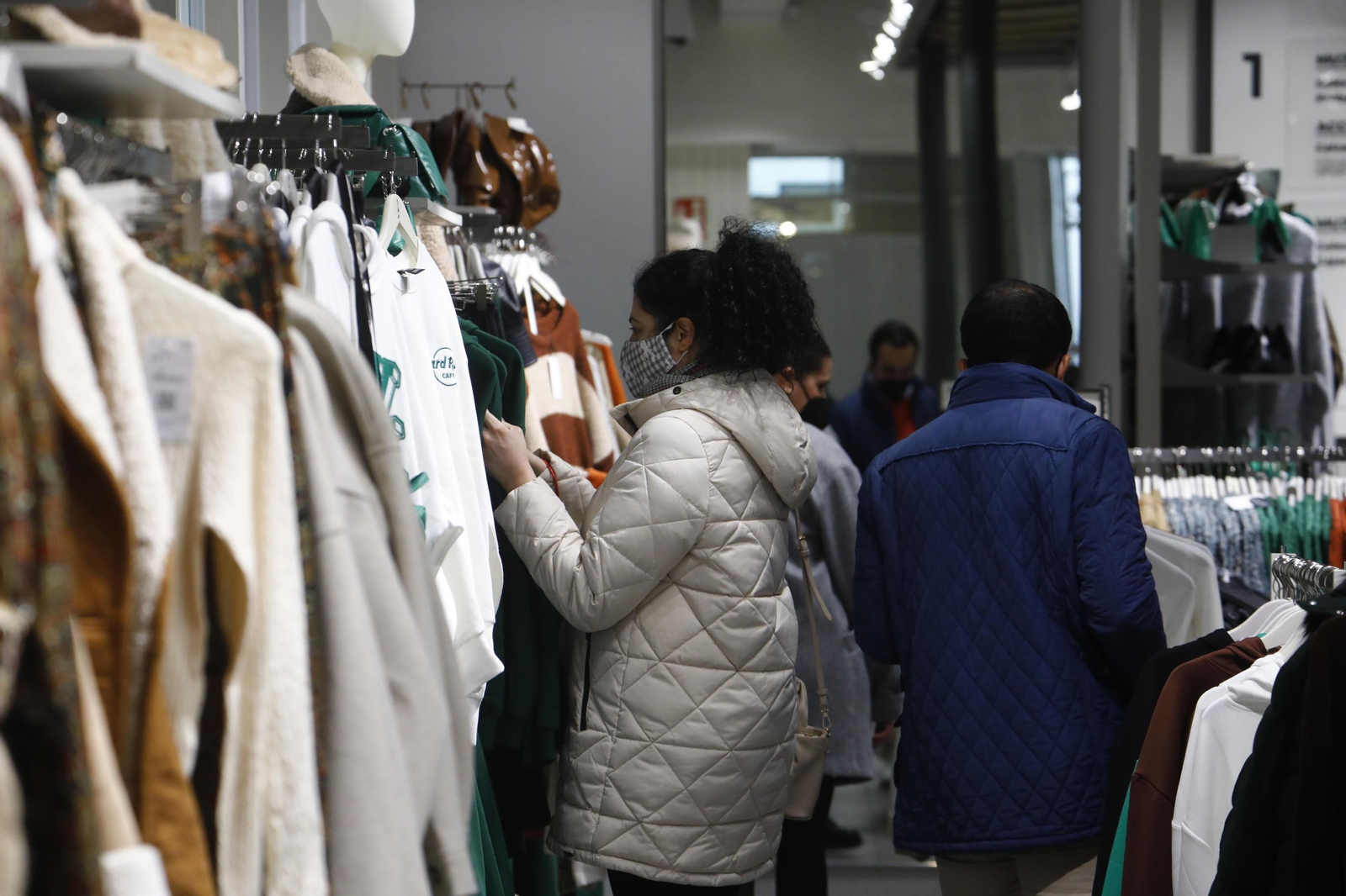 Arranca la jornada de compras navideñas en Córdoba, en imágenes
