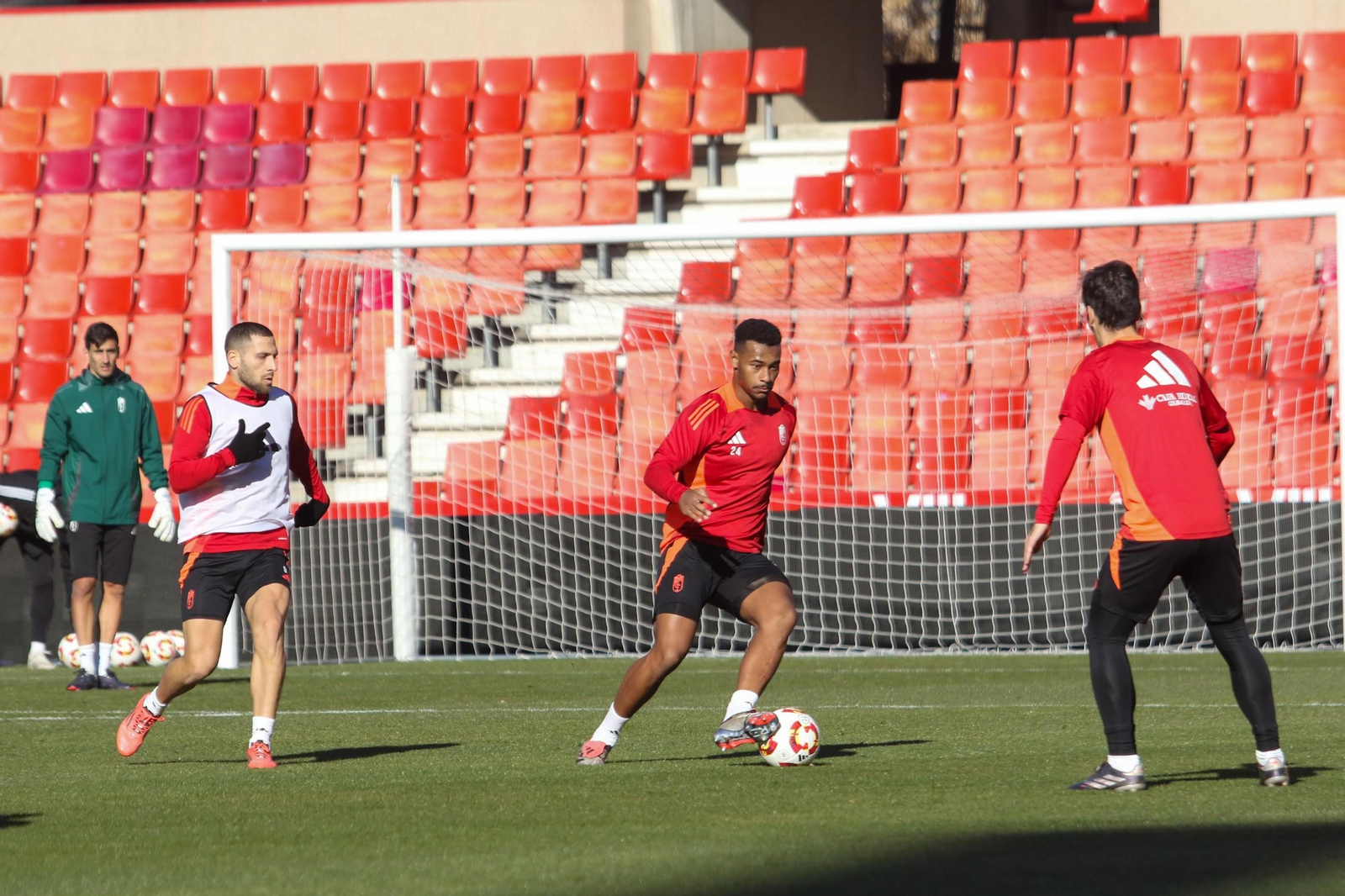 Las mejores imágenes del entrenamiento del Granada CF en Los Cármenes