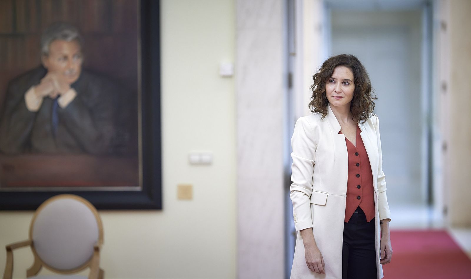 Todas las fotos de la entrevista a Ayuso