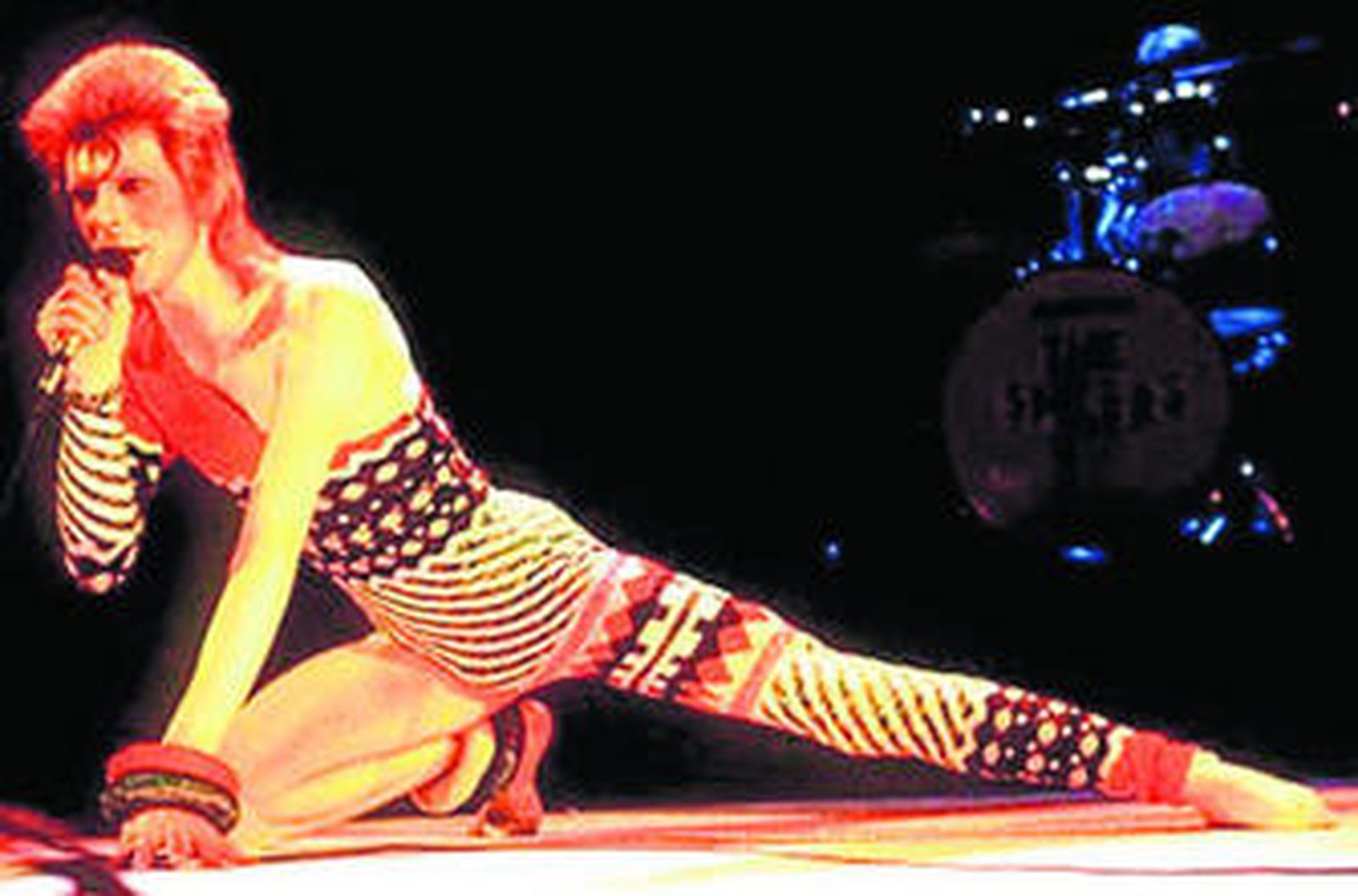 David Bowie, como 'Ziggy Stardust', alias con el que el artista consiguió llegar a las grandes audiencias a través de uno de los discos más alabados de la tradición rock.