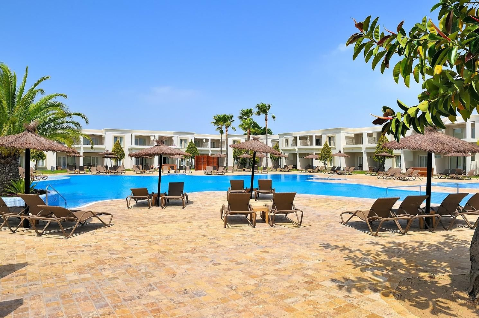 Una de las piscinas del hotel Vincci Costa Golf de Chiclana.