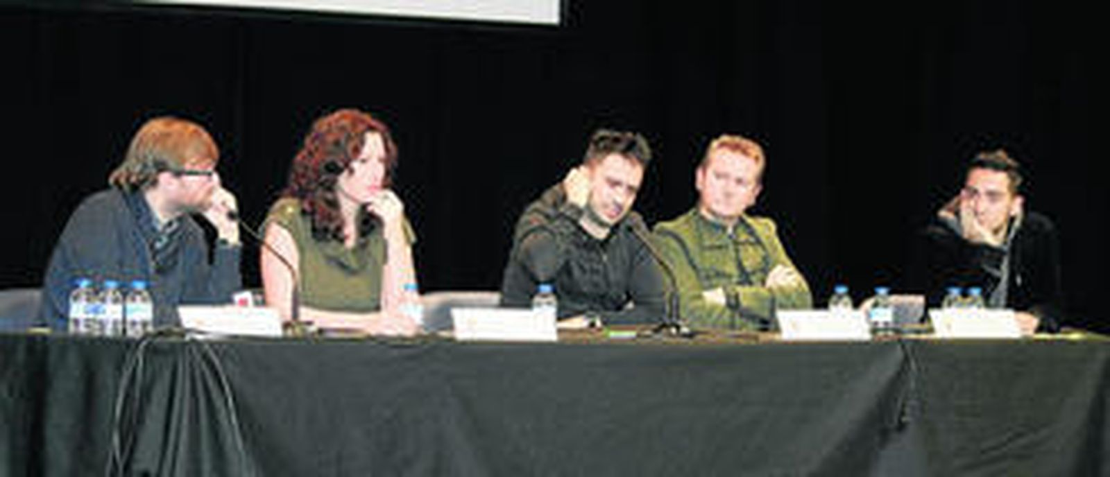 Bayona se adentra en los detalles de su primer largo 'El orfanato'