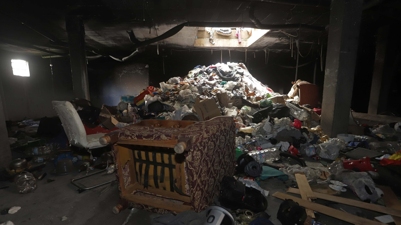 Fotos del edificio okupa de El Secano en Algeciras