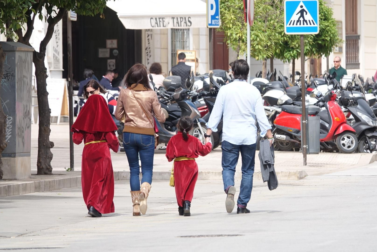 Las fotos de Estudiantes, en el Lunes Santo de Málaga