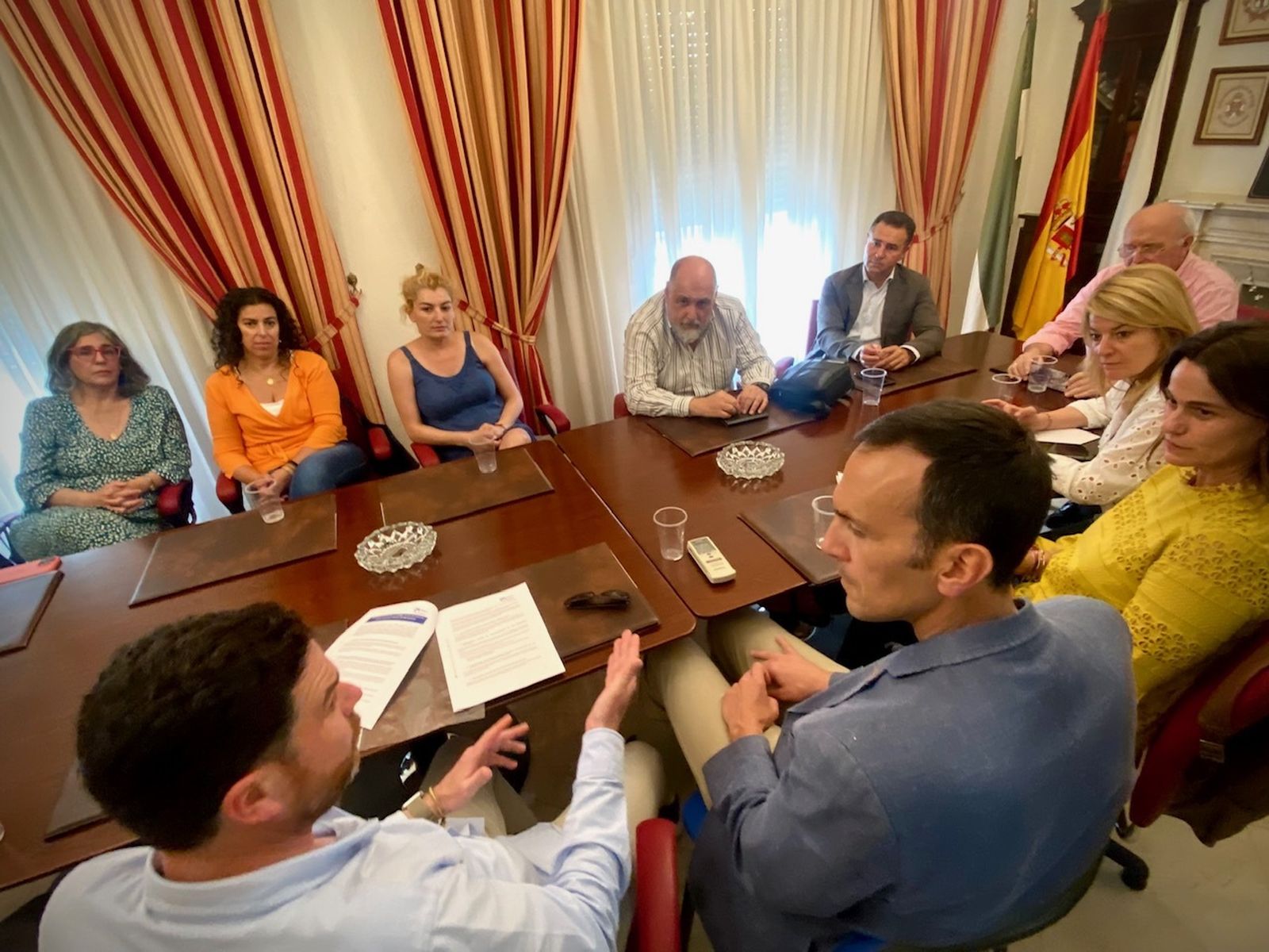 Reunión de Pilar Miranda con los colegios profesionales de Huelva