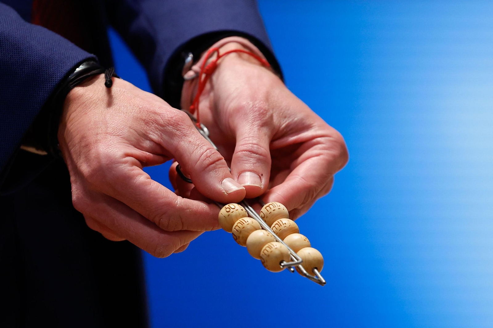 Las imágenes del comienzo del Sorteo Extraordinario de Navidad en el Teatro Real