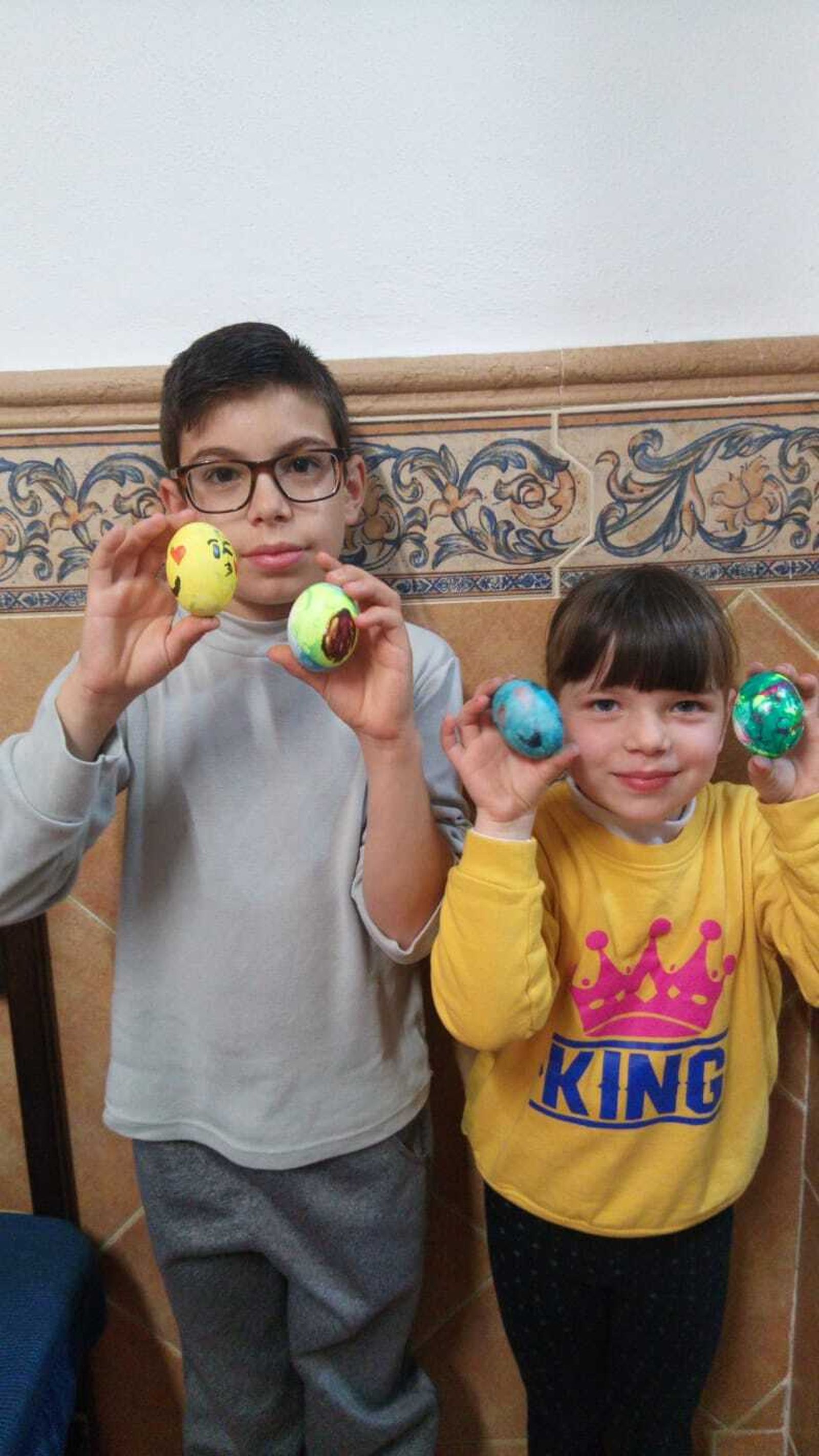 La singular tradición de los huevos pintados de Pascua de Fuente Carreteros, en fotografías