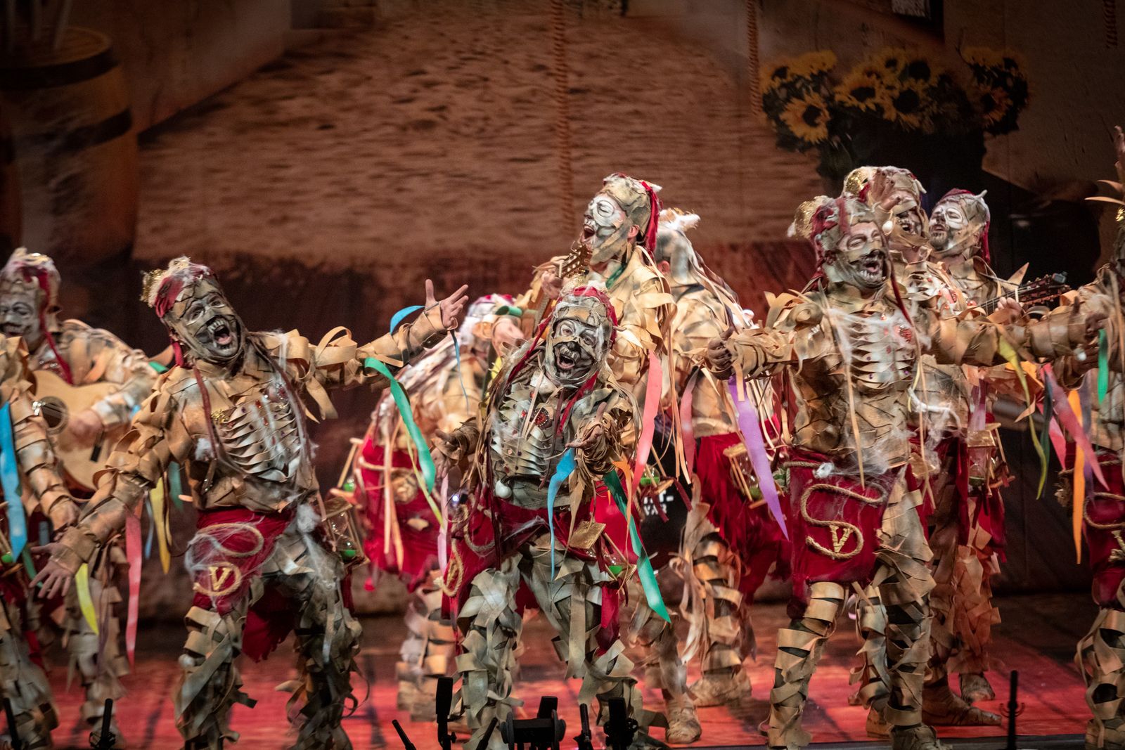 La comparsa de Algeciras 'Los ventidos' durante su actuación