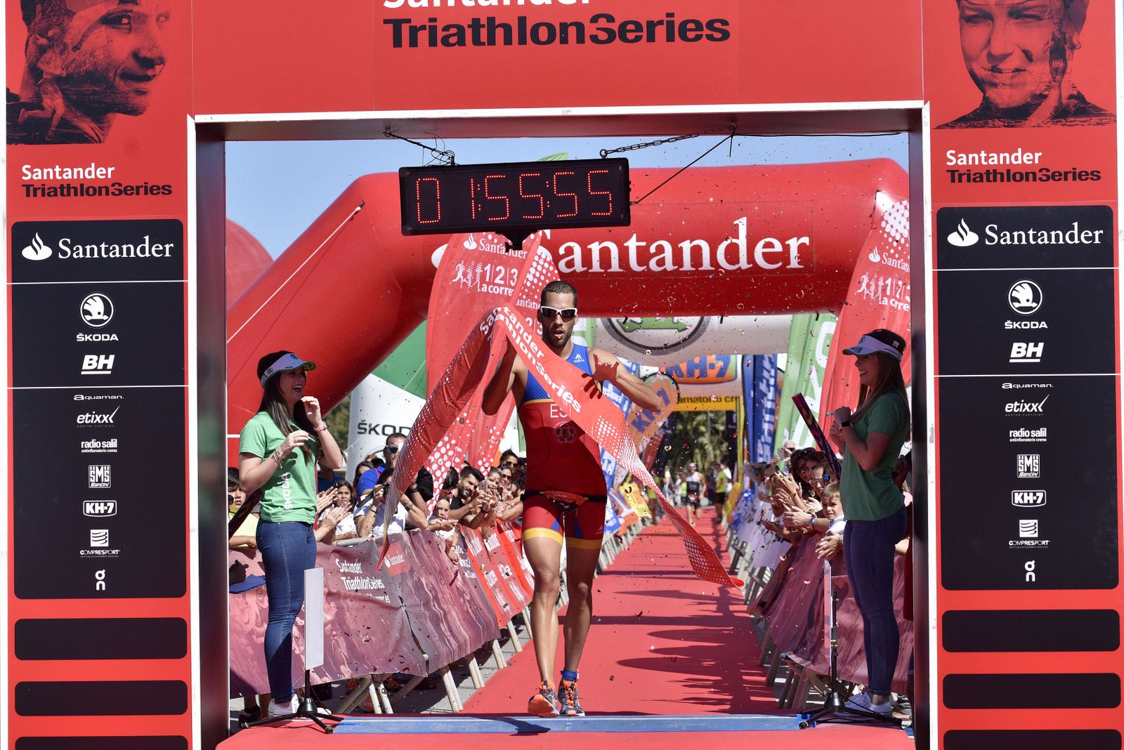 Las imágenes del V Triatlón Puerto de Sevilla