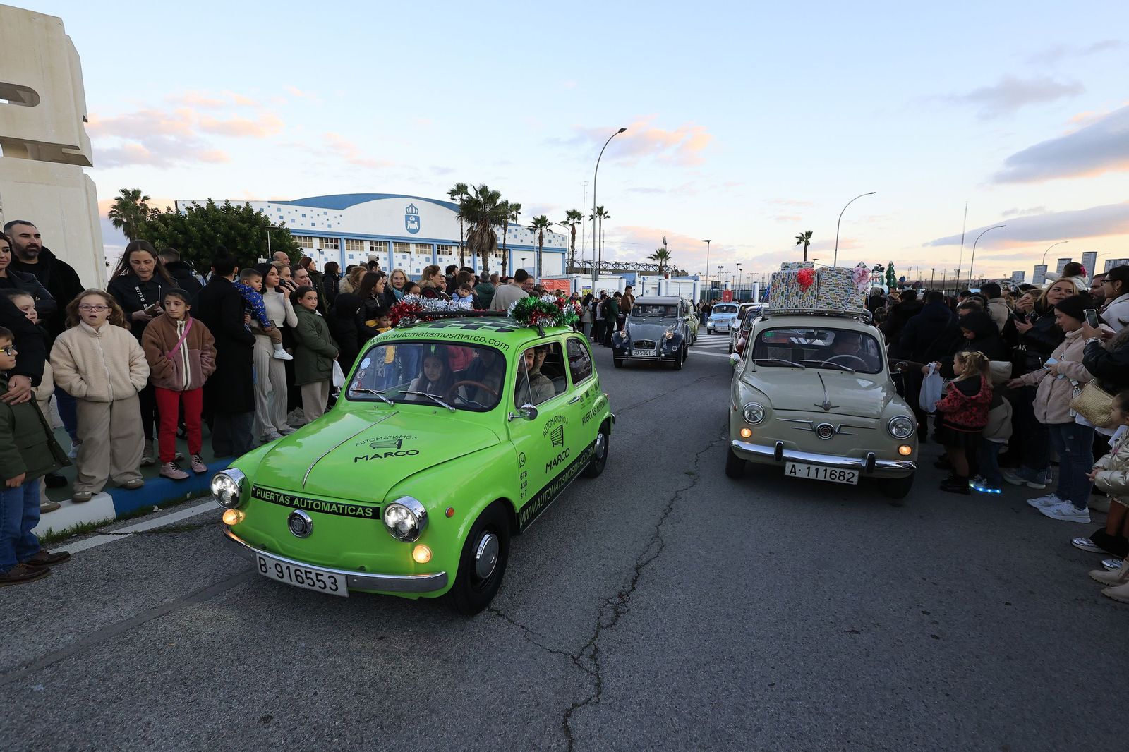 Búscate en las fotos de la cabalgata de Reyes Magos 2026 en La Línea