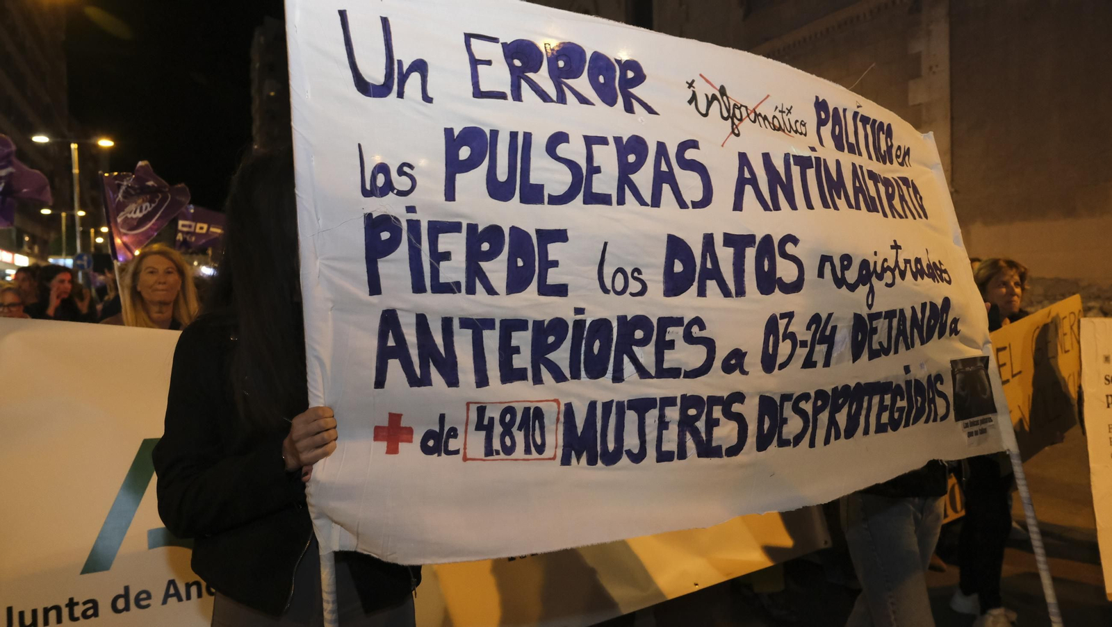 Fotografías de la manifestación del 25-N por la violencia de género, en Almería
