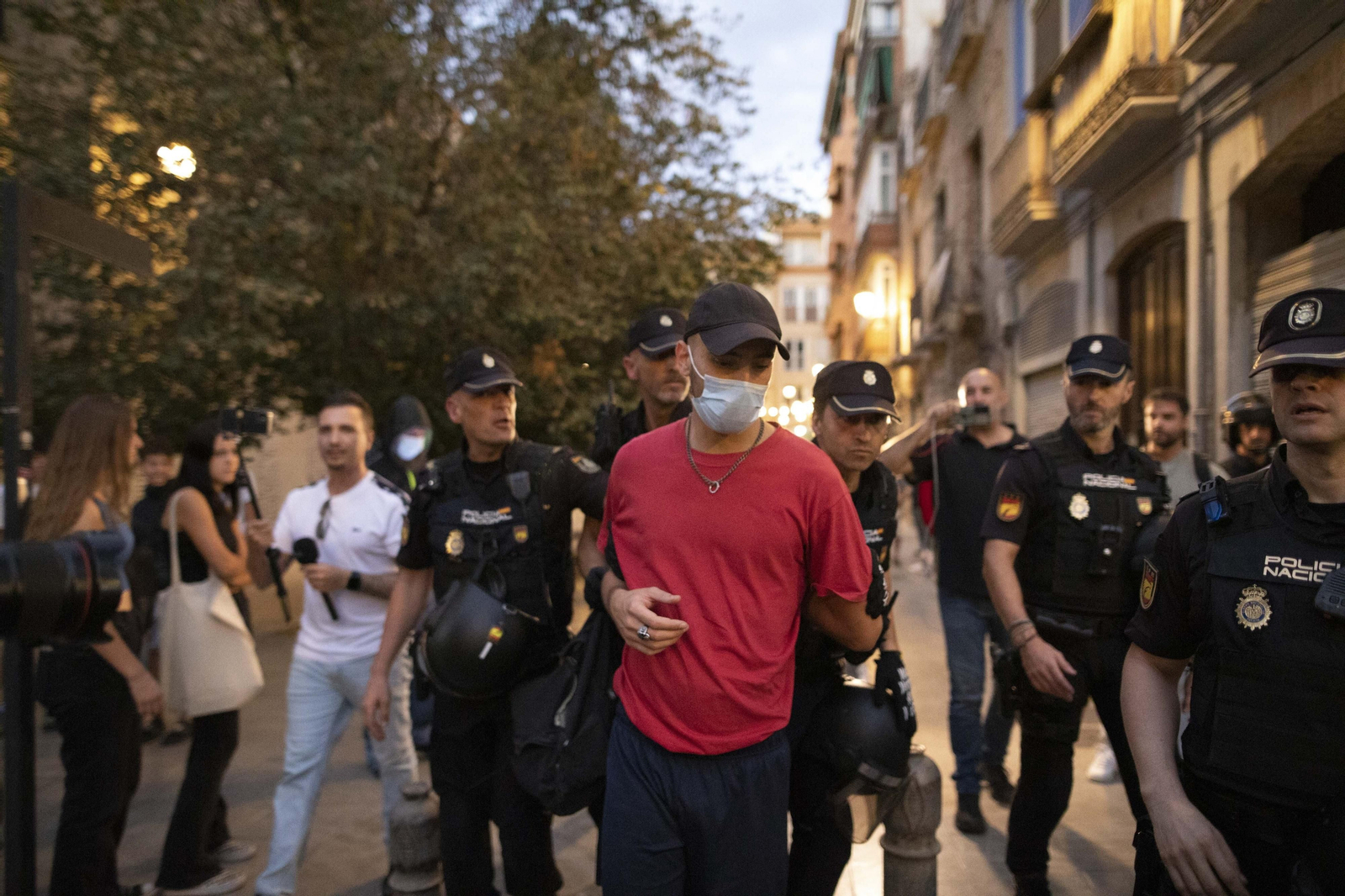 Altercados en la conferencia de Macarena Olona en Granada