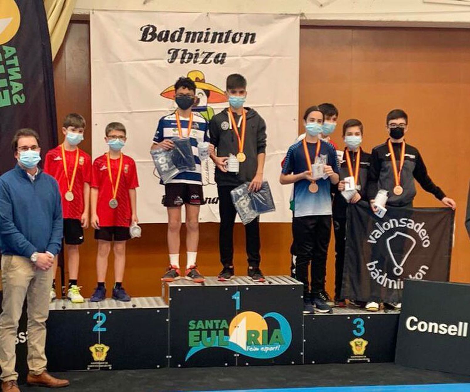 David Carvajal, en lo más alto del podio en Ibiza tras ganar el dobles masculino.