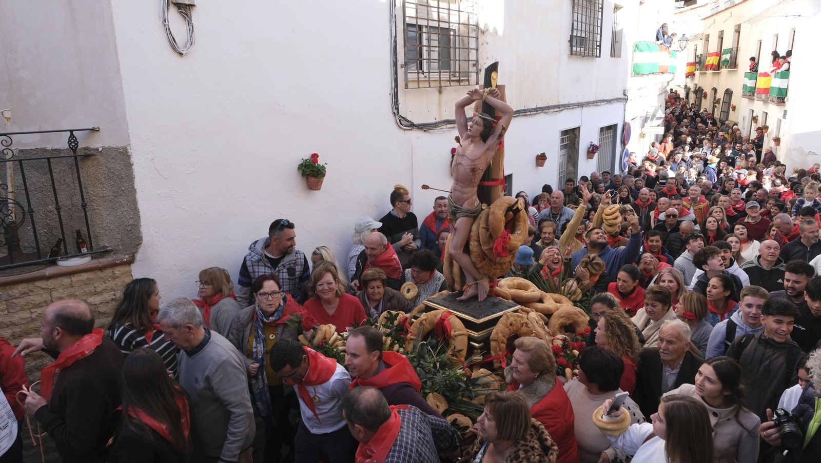 Procesión de San Sebastián y tirada de roscos en Lubrín, en imágenes