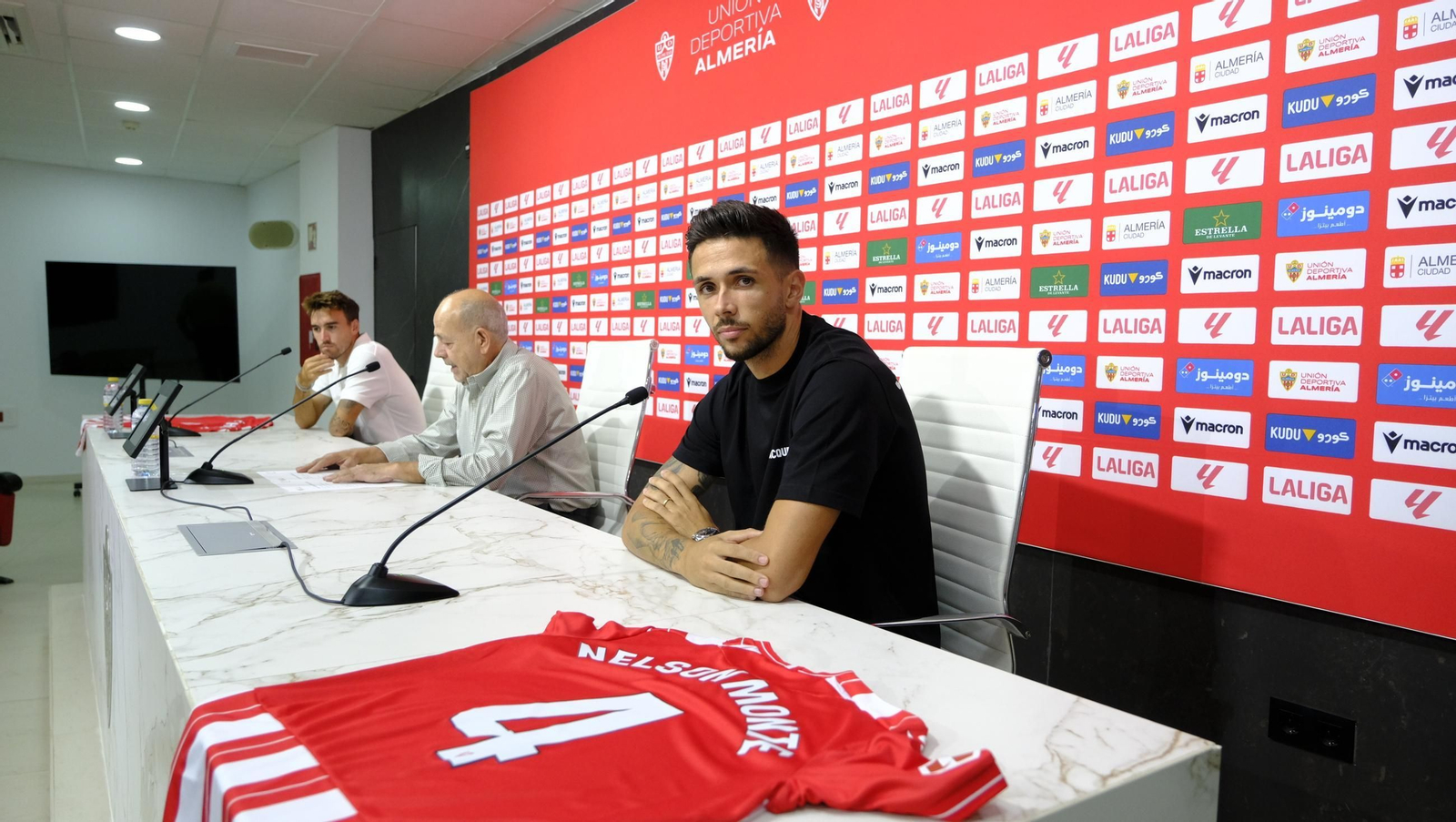 Presentación de jugadores de la U.D. Almería, en imágenes