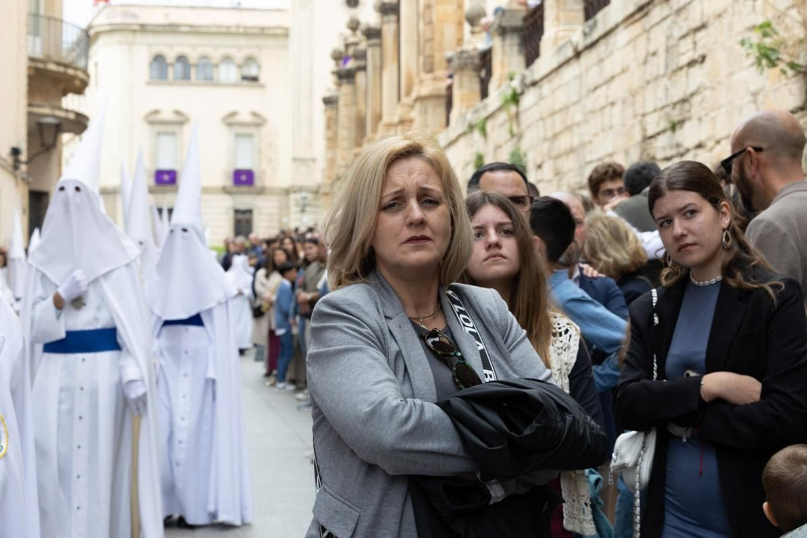 Los jiennenses se echan a la calle para presenciar la primera de las procesiones de la jornada: la Borriquilla (II)