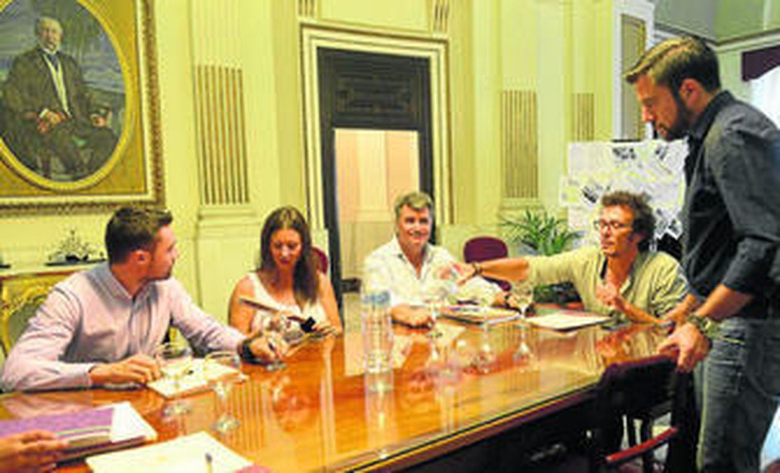 Martín Vila, María Fernández-Trujillo, Ignacio Romaní, José María González y Fran González, ayer durante la Junta de Portavoces en el Ayuntamiento.