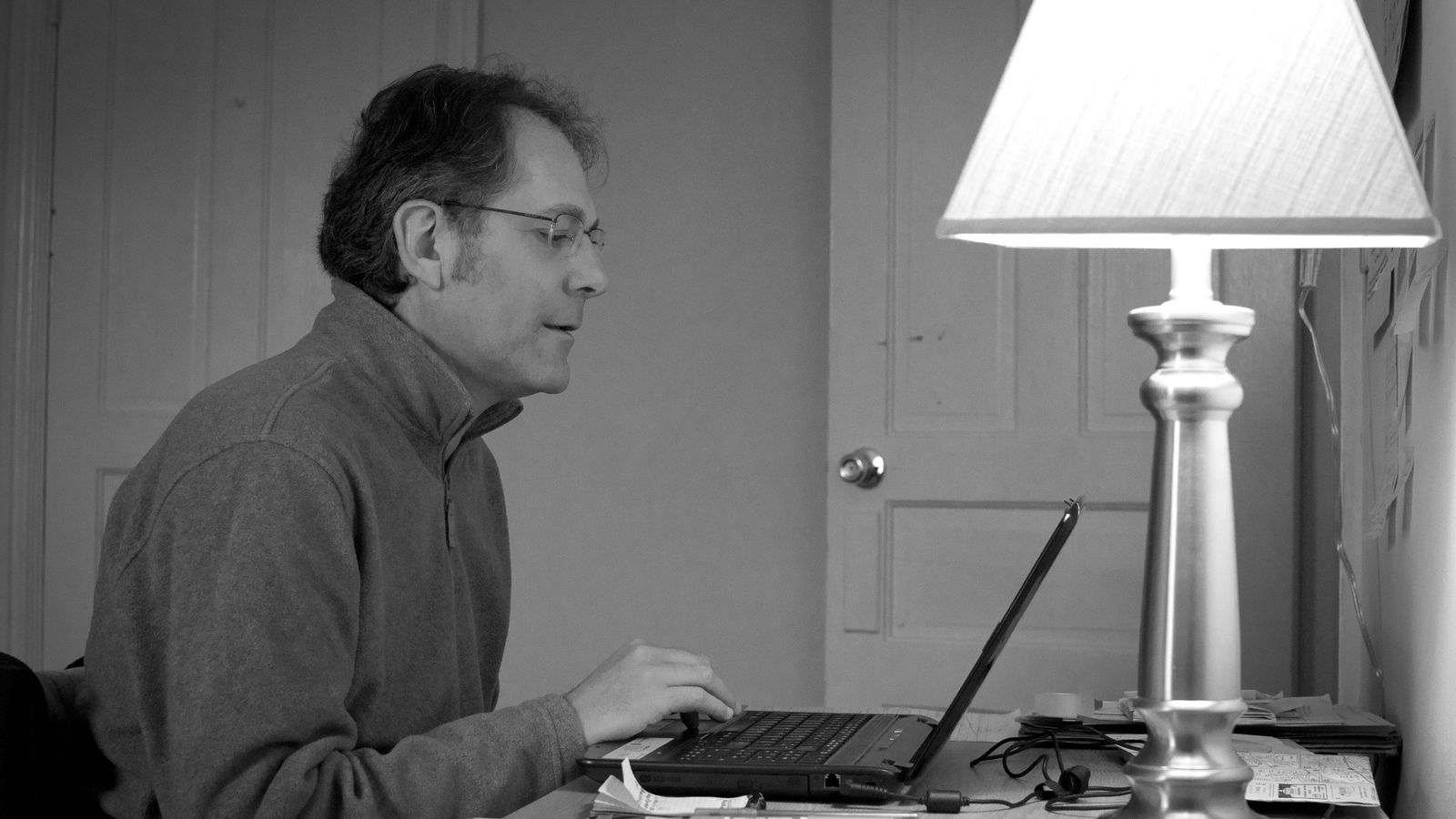 Jordá retratado en "su" casa del 584 de West Louther, en Carlisle.