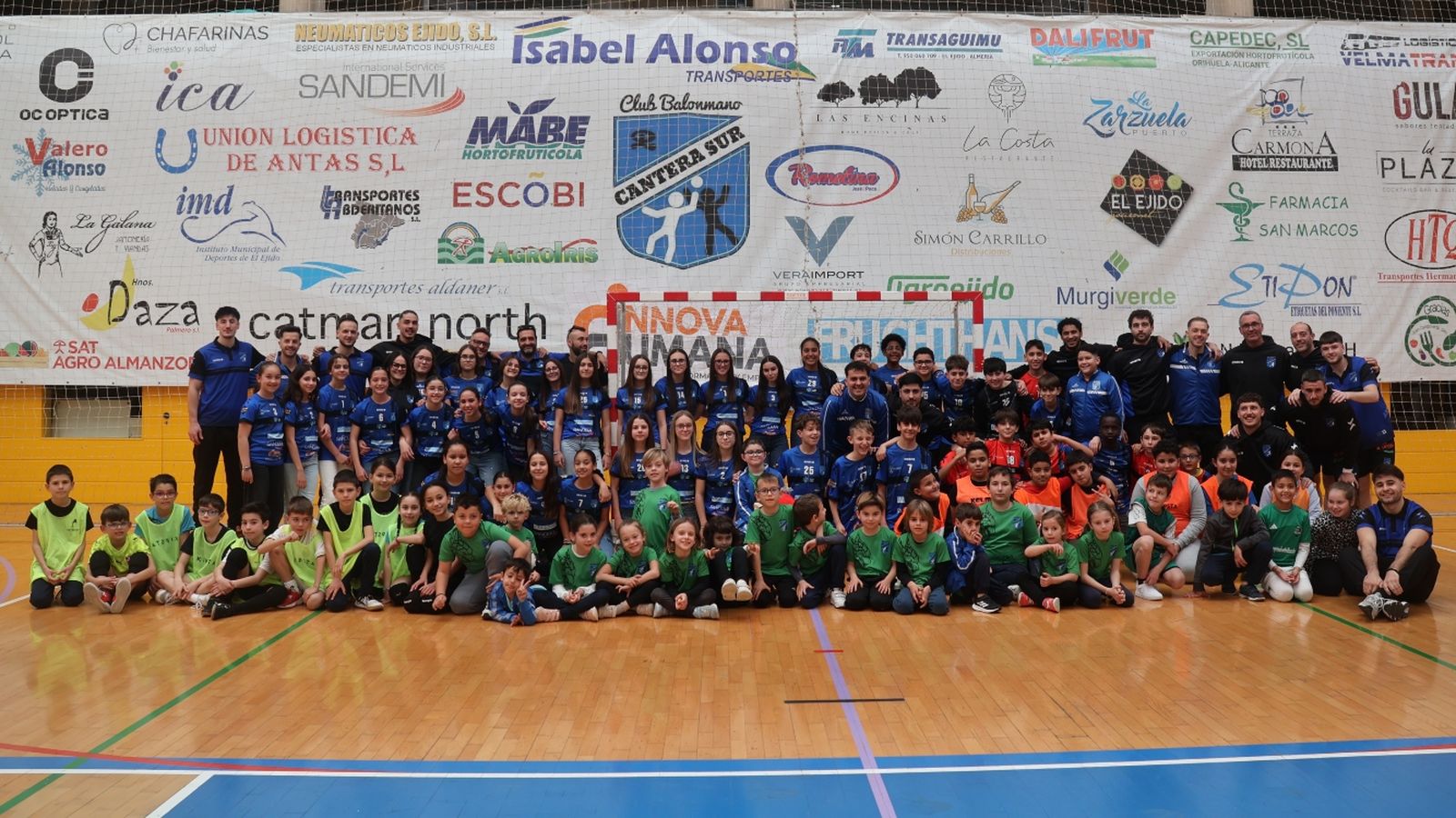 La presentación oficial de todos los equipos del Club Balonmano Cantera Sur El Ejido.