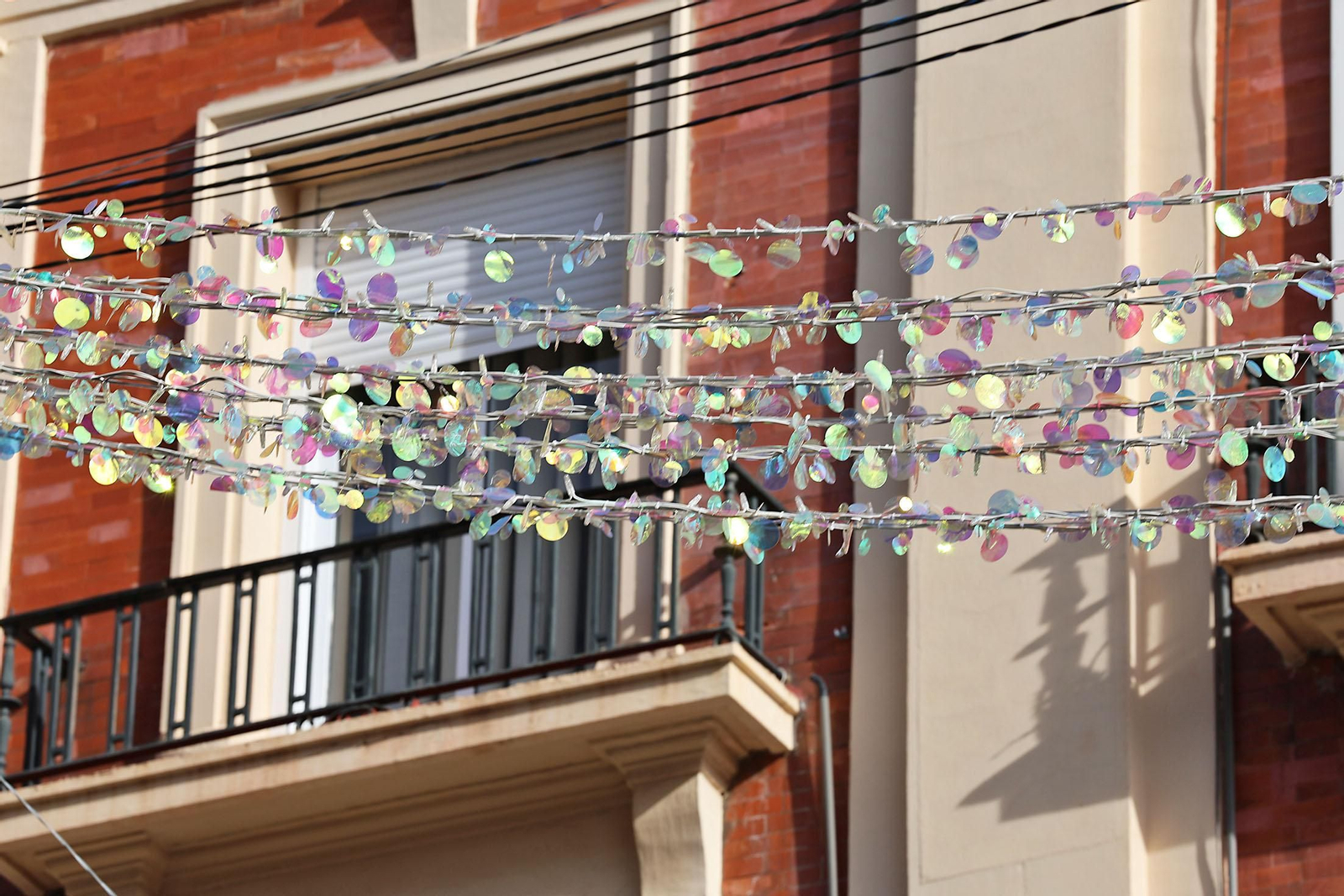 El alumbrado de Navidad ya luce en la Gran Vía de Huelva