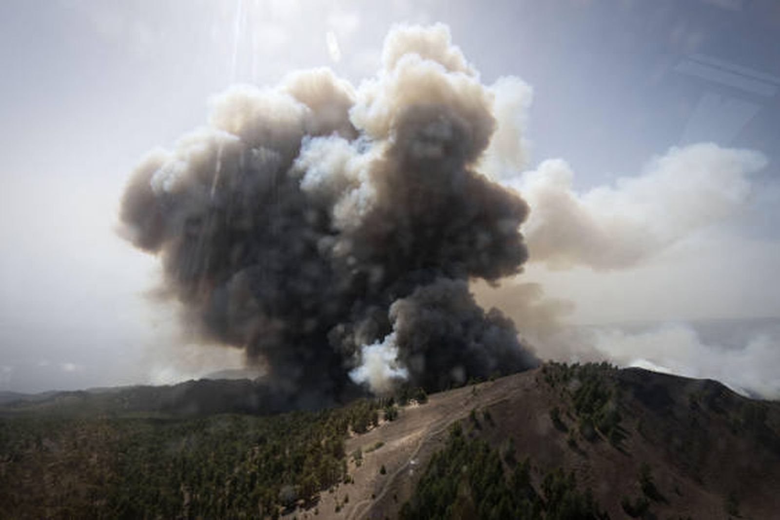 Ascienden a 2.500 los evacuados y a 3.600 las hectáreas quemadas en el incendio de La Palma