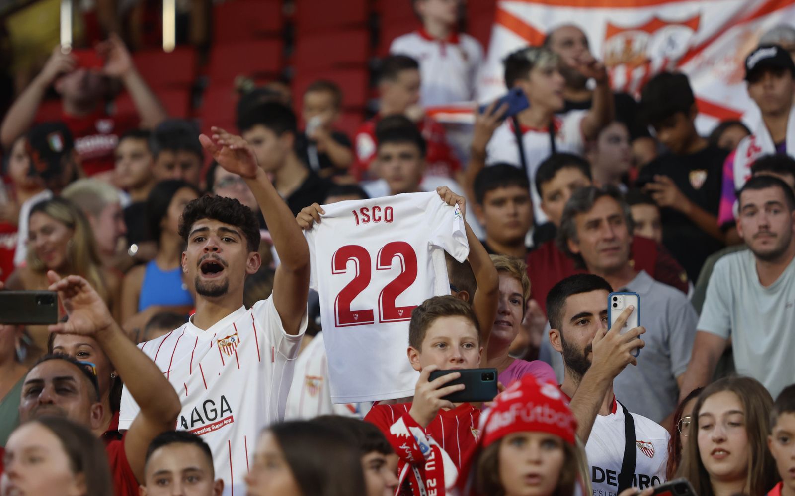 Las imágenes de la presentación de Isco en el Sánchez Pizjuán